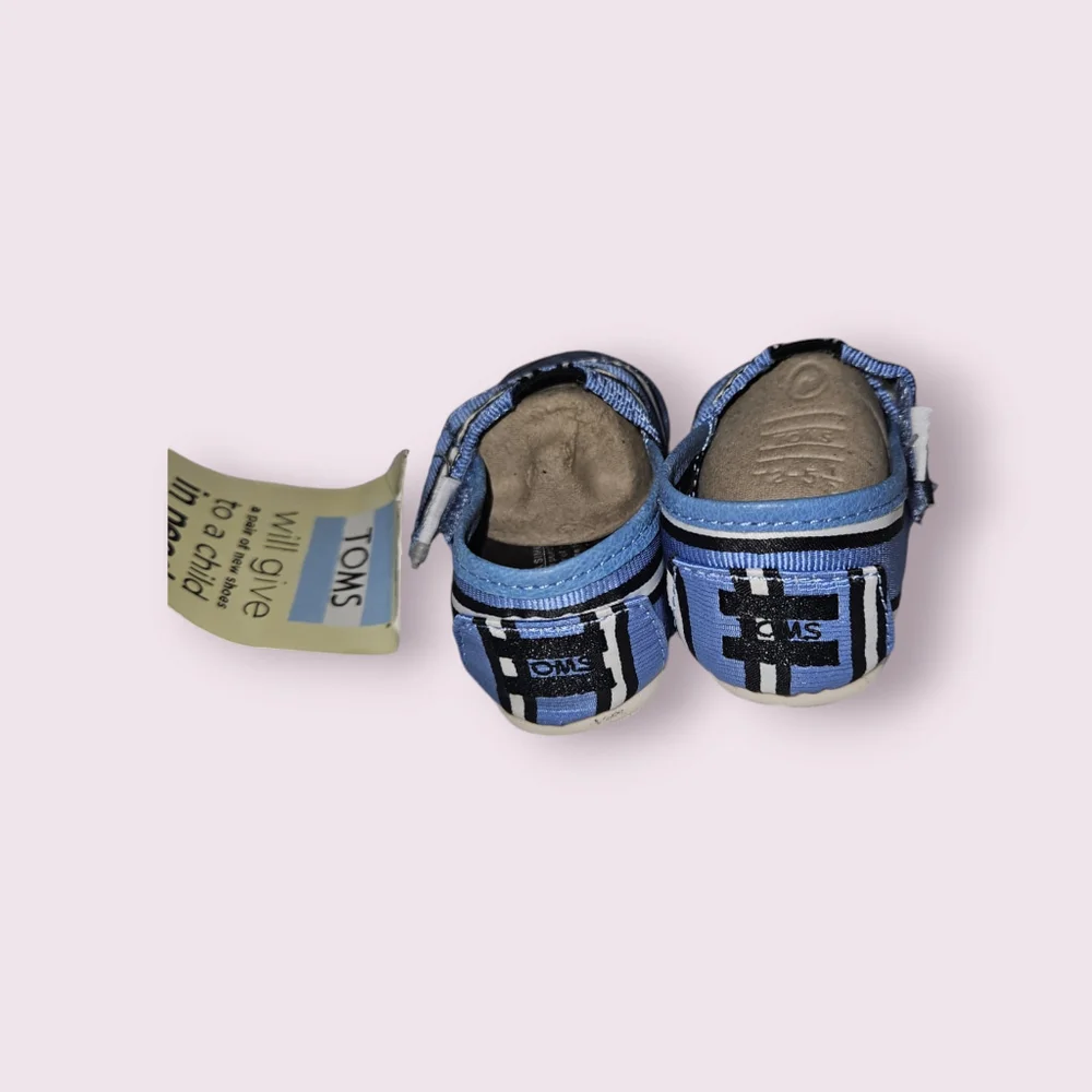 Toms Classics Canvas Slip On baby shoes Size 4 Blue Stripes New